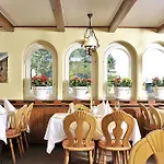 Отель Und Restaurant Petit Robby *