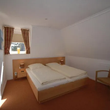 Hotel Und Restaurant Petit Robby