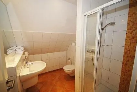 Hotel Und Restaurant Petit Robby