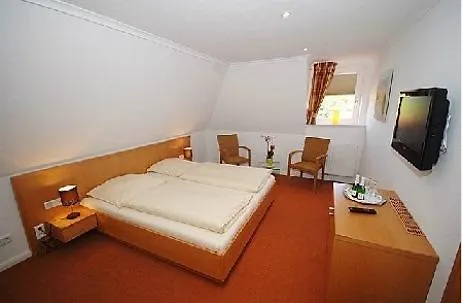 מלון Und Restaurant Petit Robby